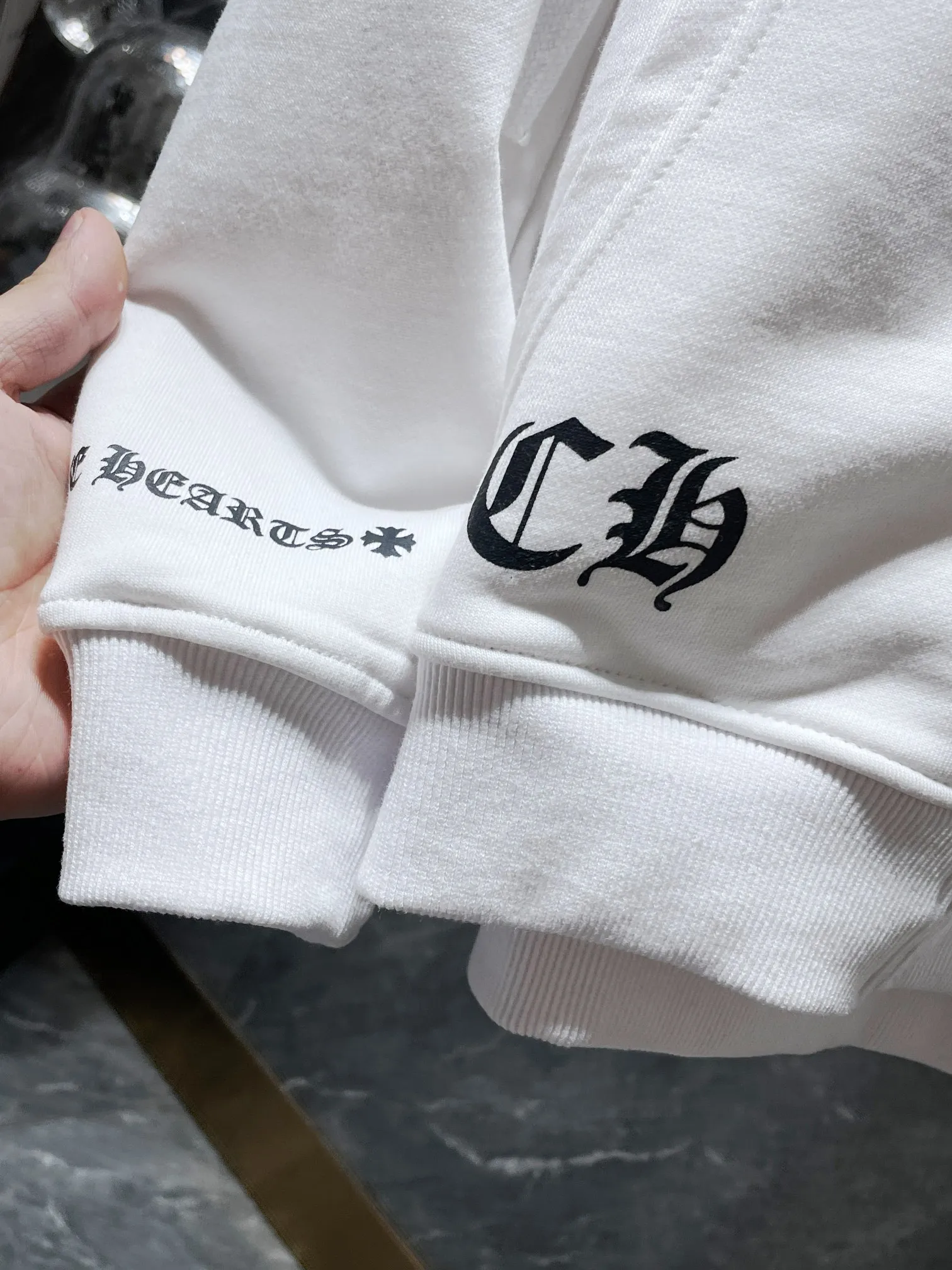 P260 Chrome Hearts Autumn and Winter 2025 Counter Synchronization ❤️ City limited edition, classic horseshoe cross Sanskrit large flower arm zipper sweatshirt Improved customized version 1:1 high-weight high-quality fabric Recommended color: white black Size: S, M, L, XL
